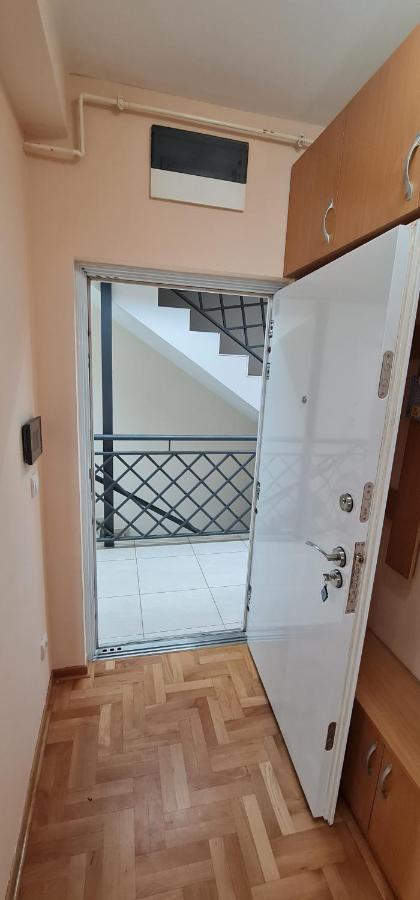 Design Apartment Business Lux 4 Star "Rio" Completely Business Lux Place In The City Center & Free Included Industry Optical Wifi & Netflix & Keyless Code Entry & Full Smart App & Kitchen & Washing Machine & Wide Terrace & Secure 2 Parking Place Ćuprija エクステリア 写真